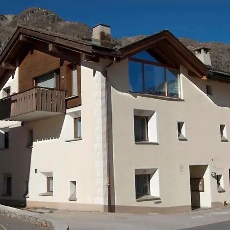 Chesa La Capriola Apartment
